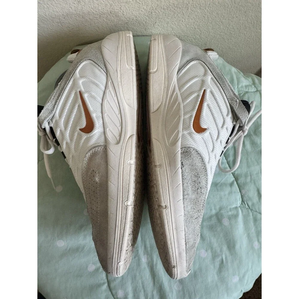 Nike SB Vertebrae sneakers in the Summit White and Monarch Mens Size 11